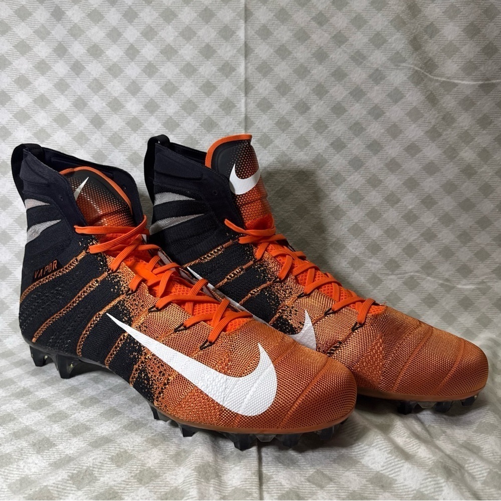 Nike Vapor Untouchable 3 Elite Black Orange Football Cleat A03006-081 Sz 16